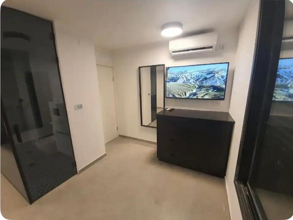 Ryo 11 דירת נופש חדשה על חוף הים נוף לים Daire Bat Yam Dış mekan fotoğraf